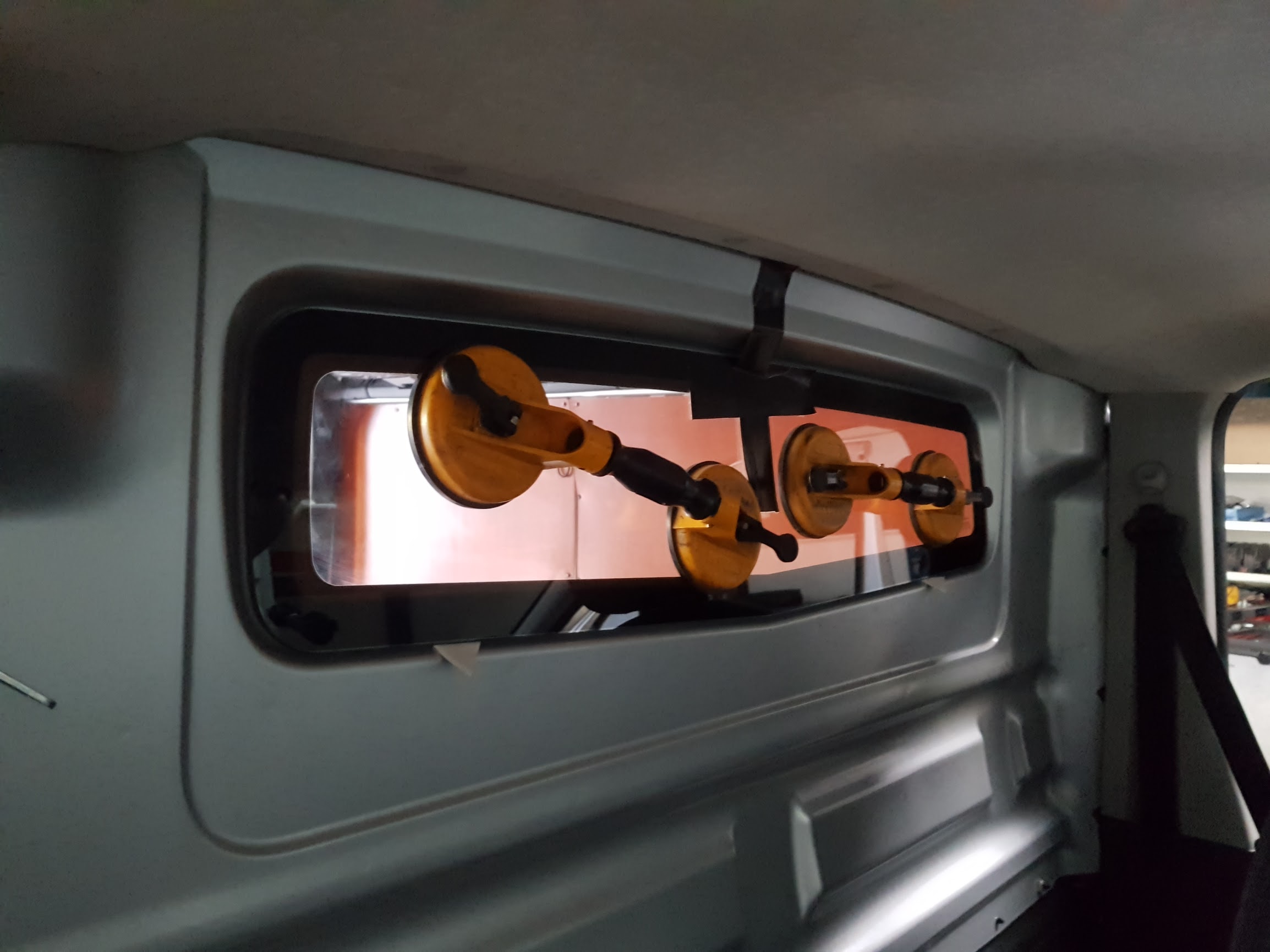 Tussenschot achterruit vervangen autoglas Grimm